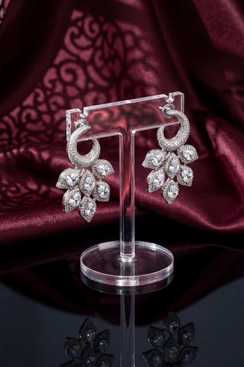 Artistic diamond earring