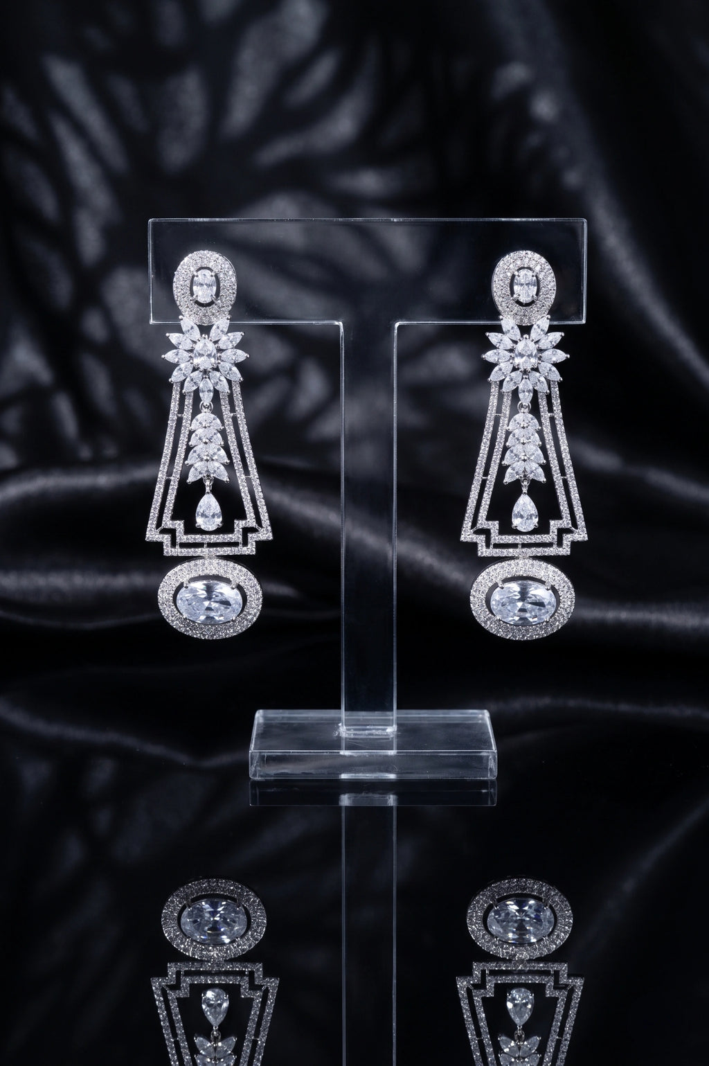 Queenly diamond earring