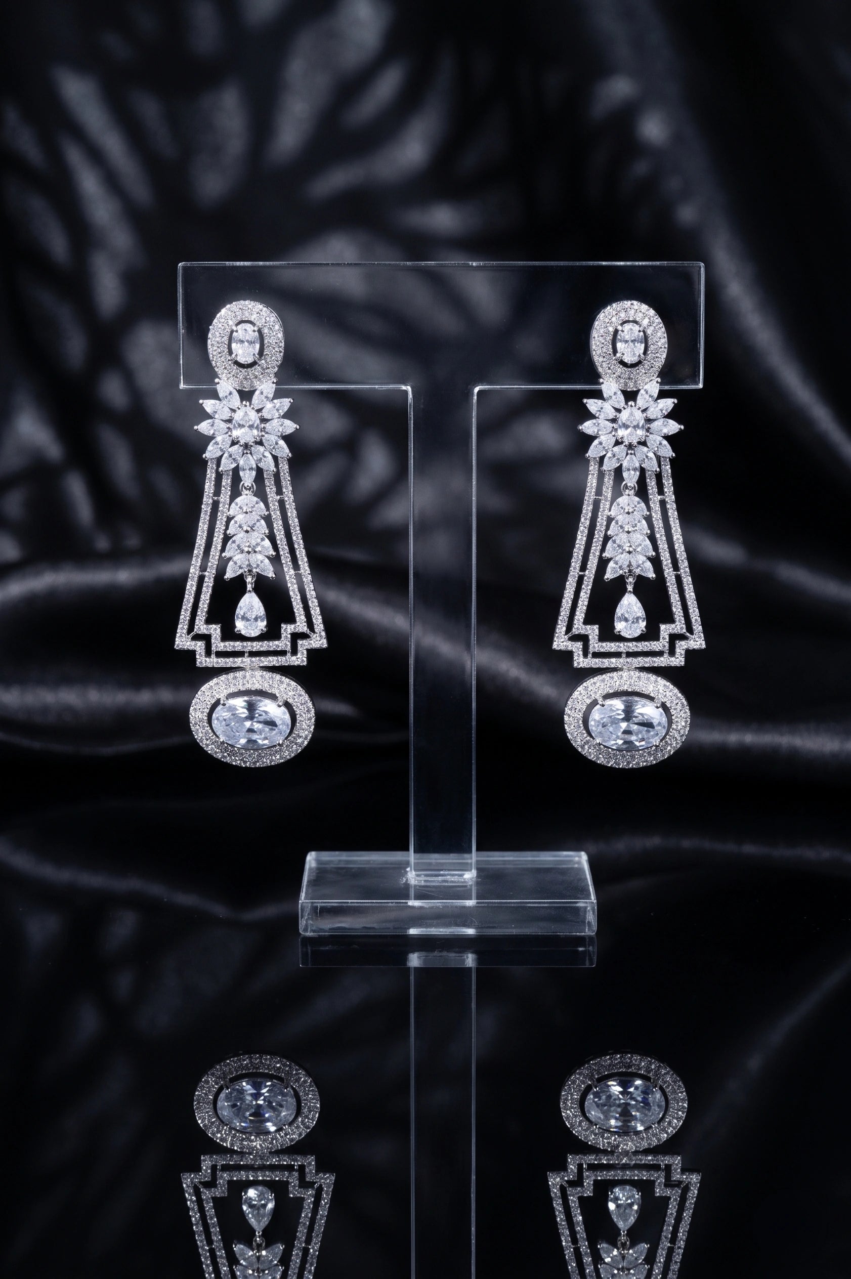 Queenly diamond earring