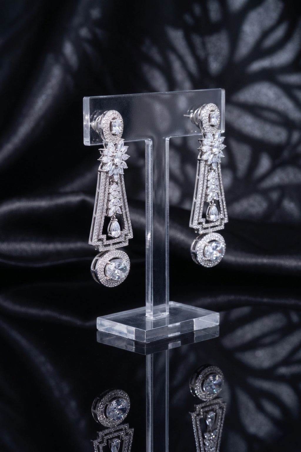 Queenly diamond earring