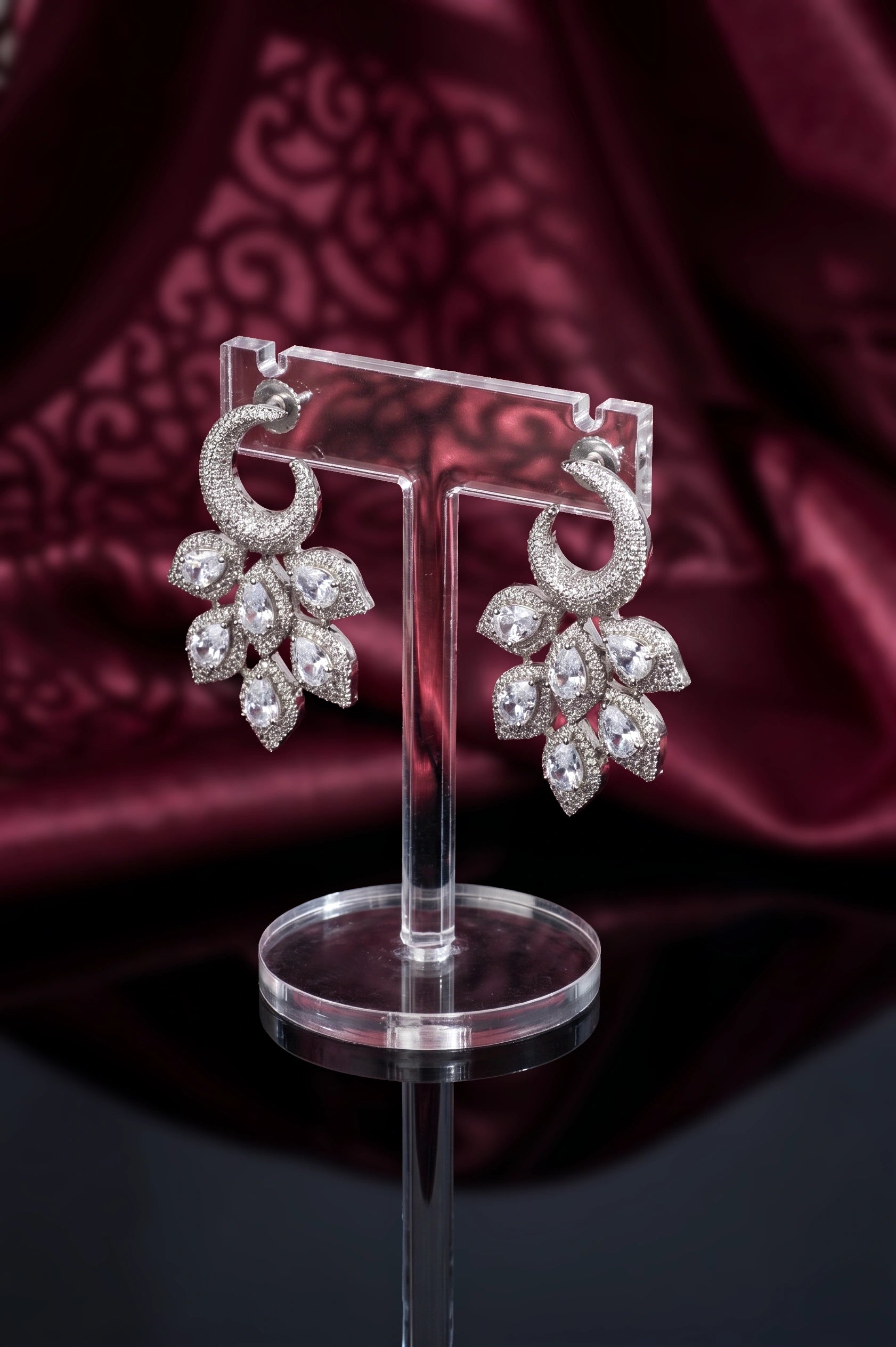 Artistic diamond earring