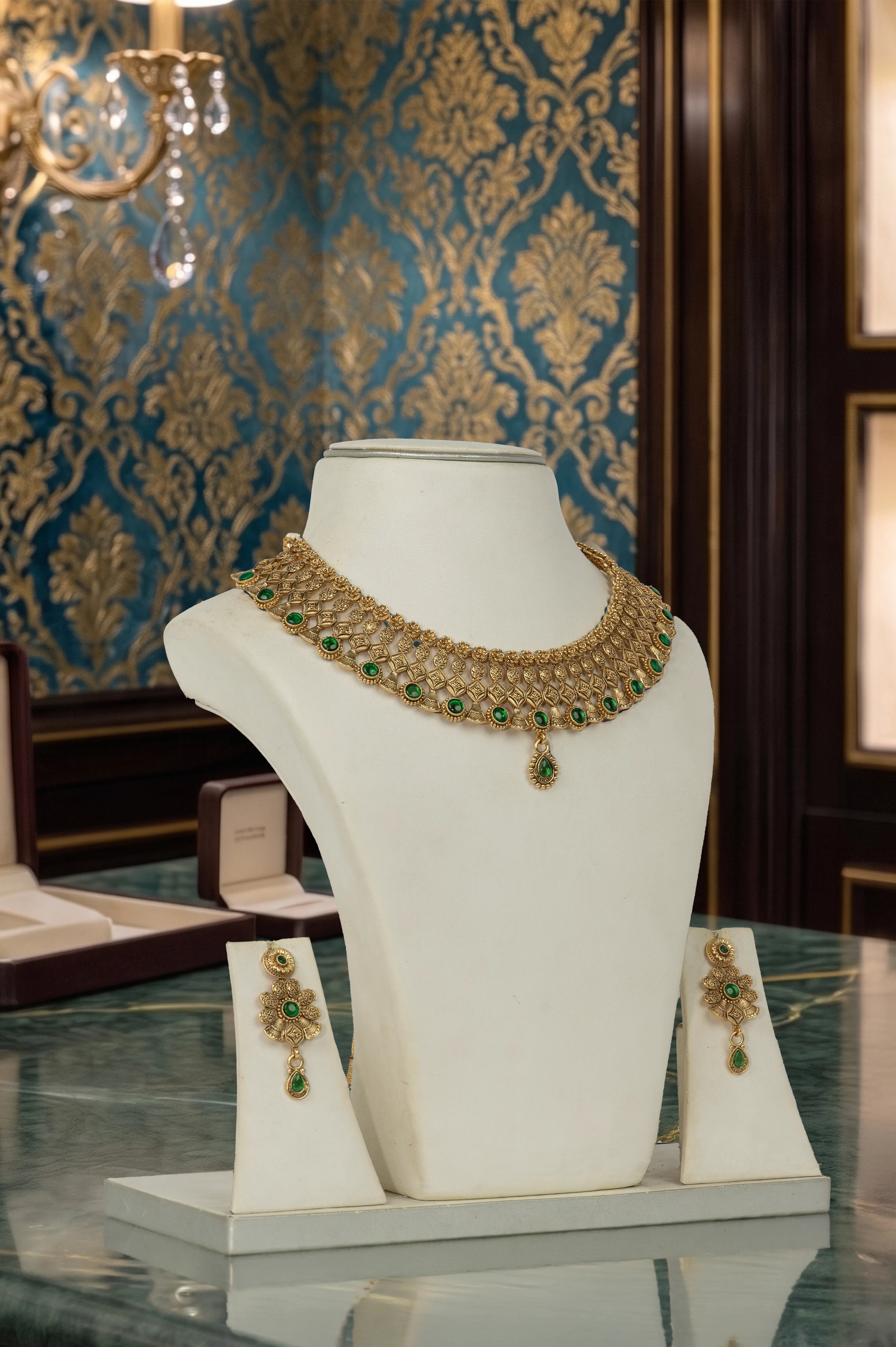 Charming kundan set