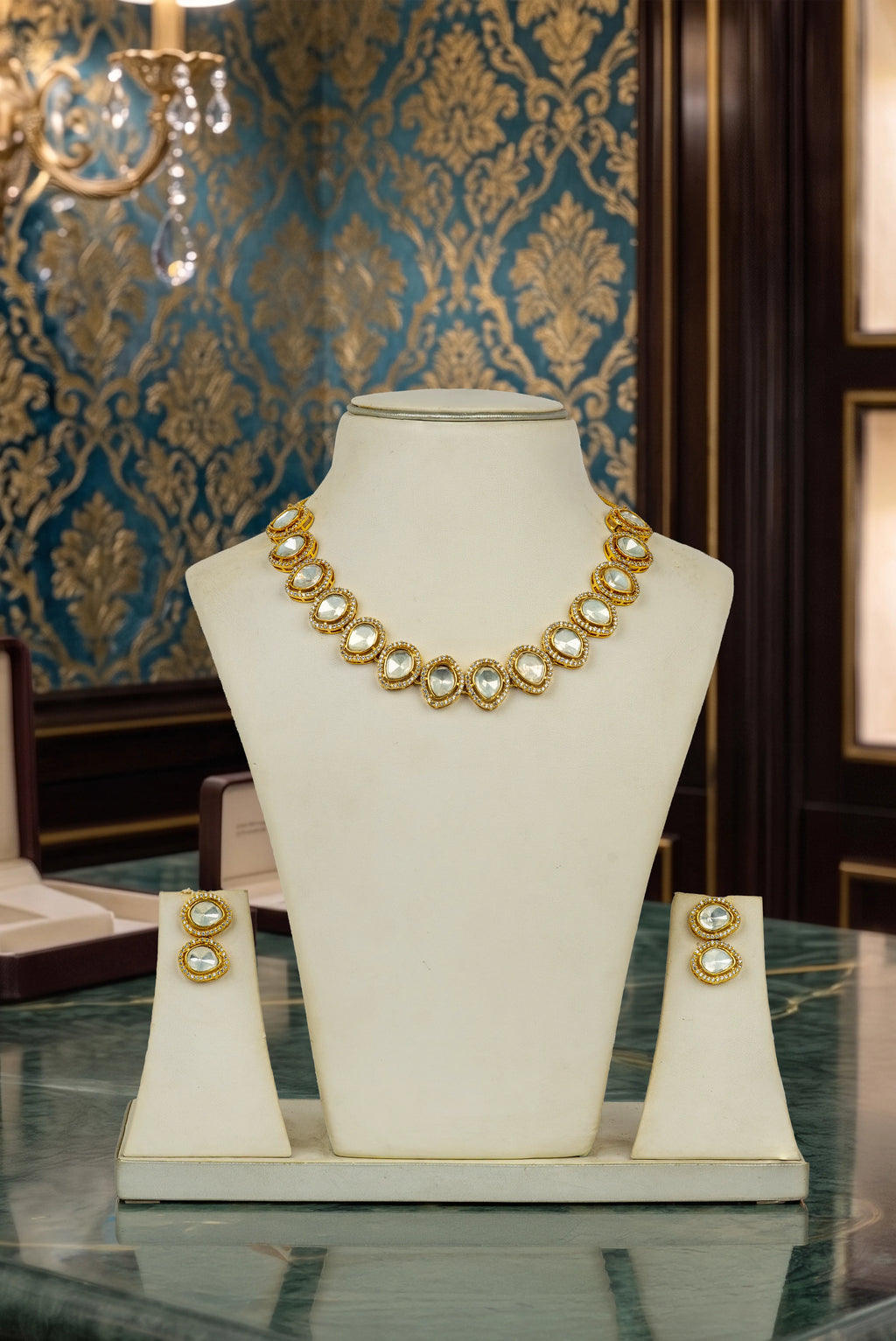 Graceful kundan set