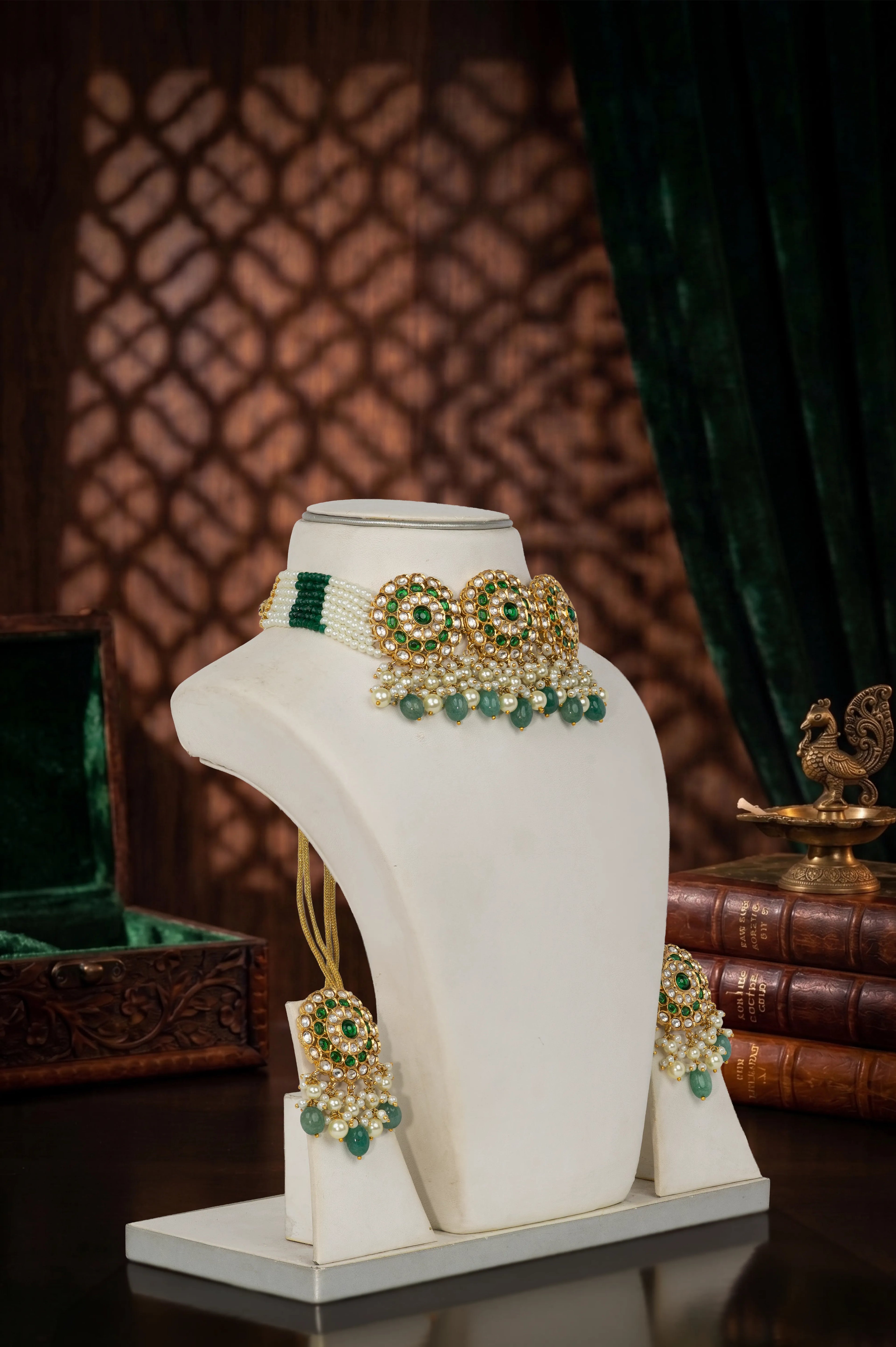 Ethnic kundan set