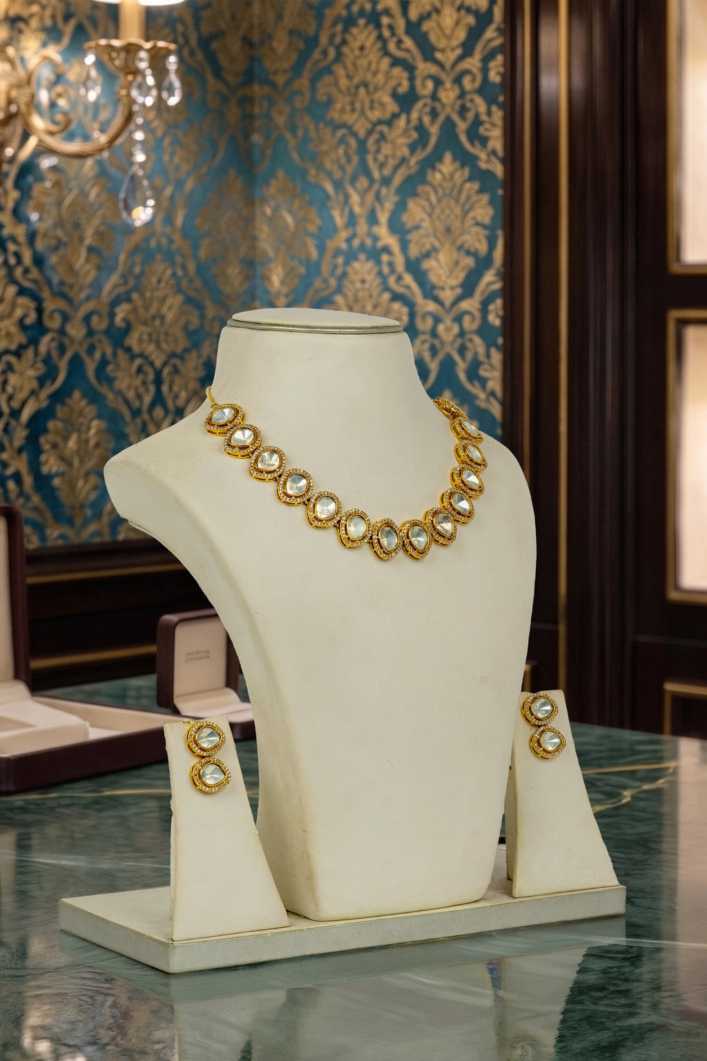 Graceful kundan set