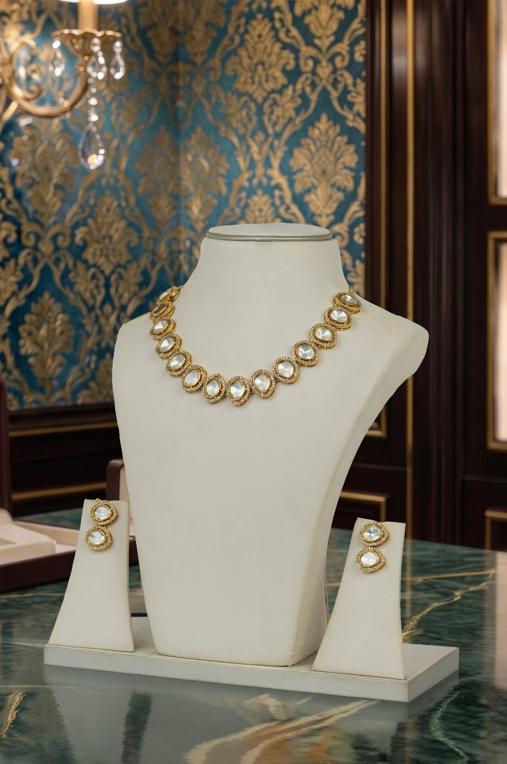 Graceful kundan set