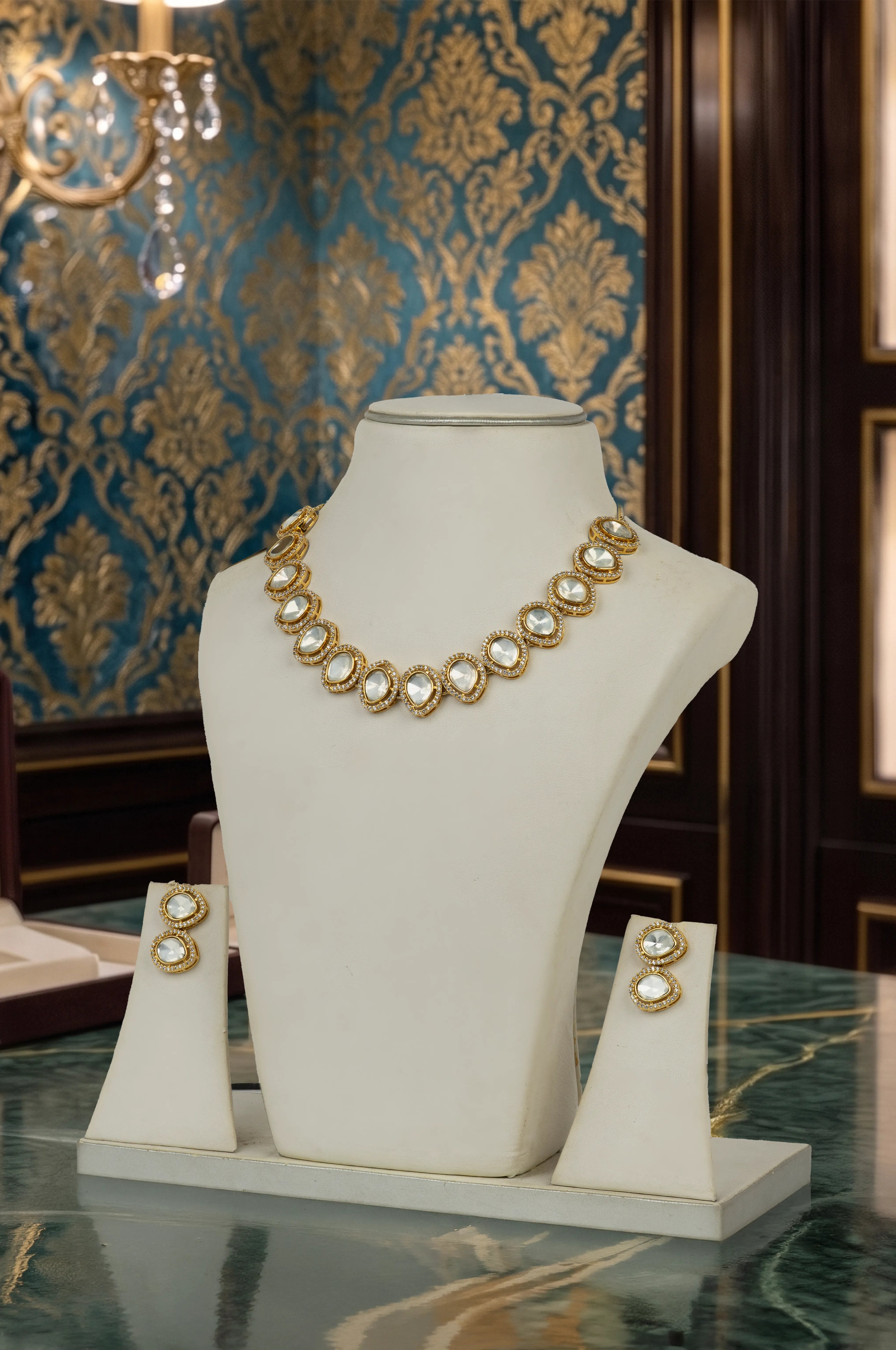 Graceful kundan set