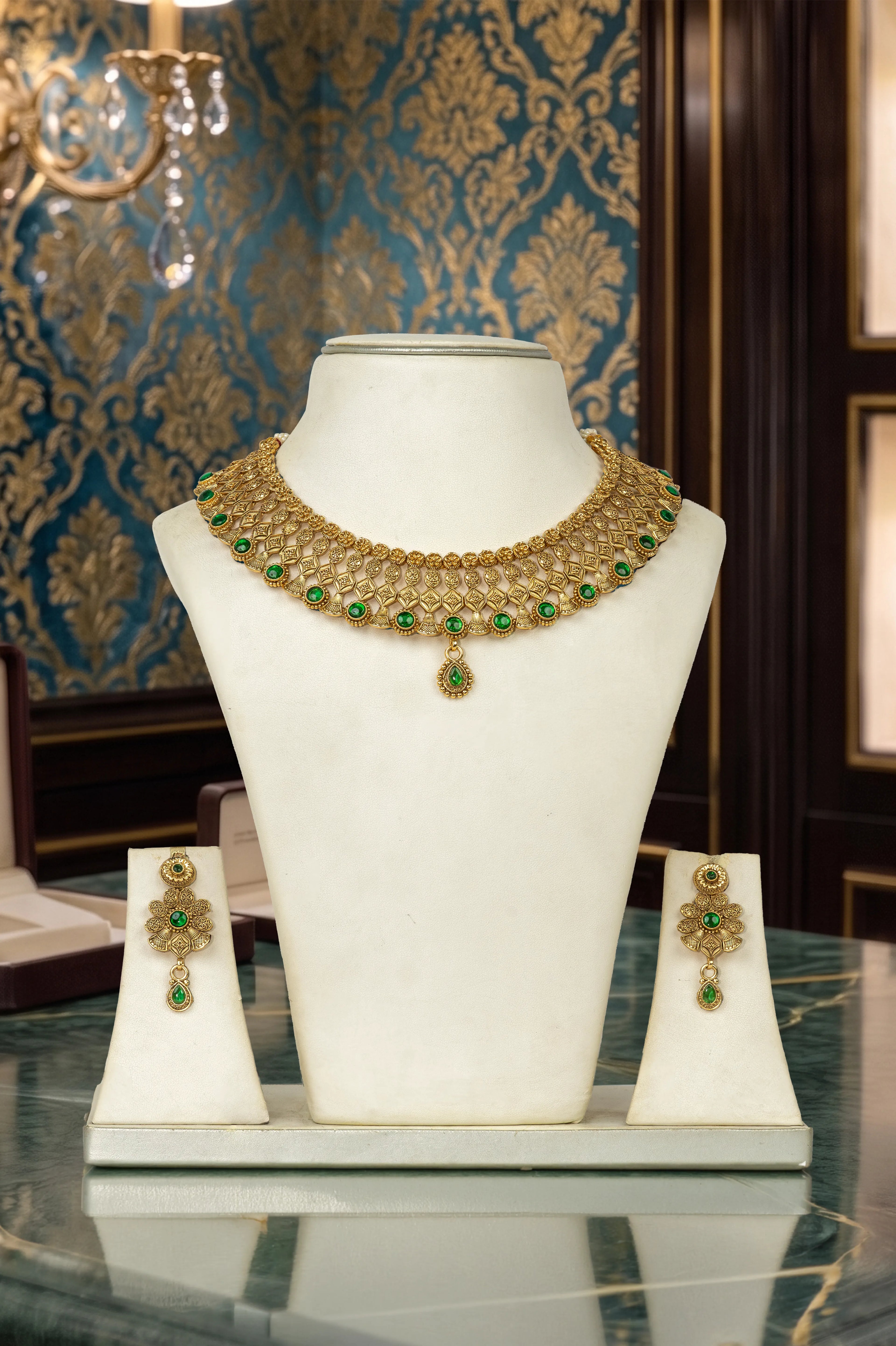 Charming kundan set