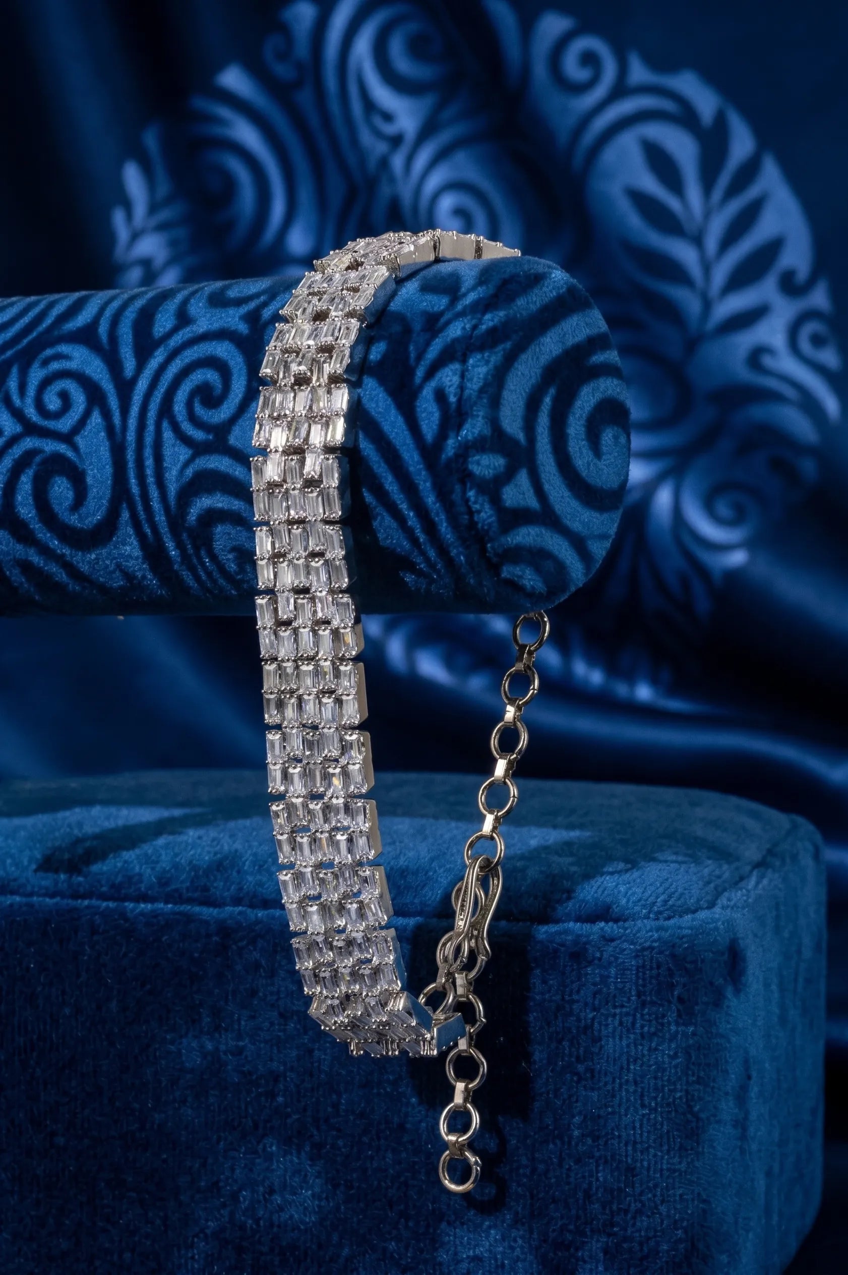 Queen diamond bracelete