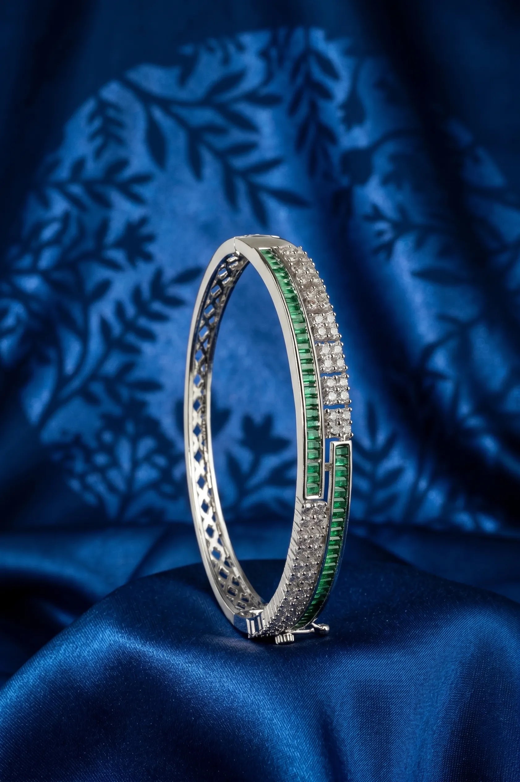 Ravishing diamond bracelete