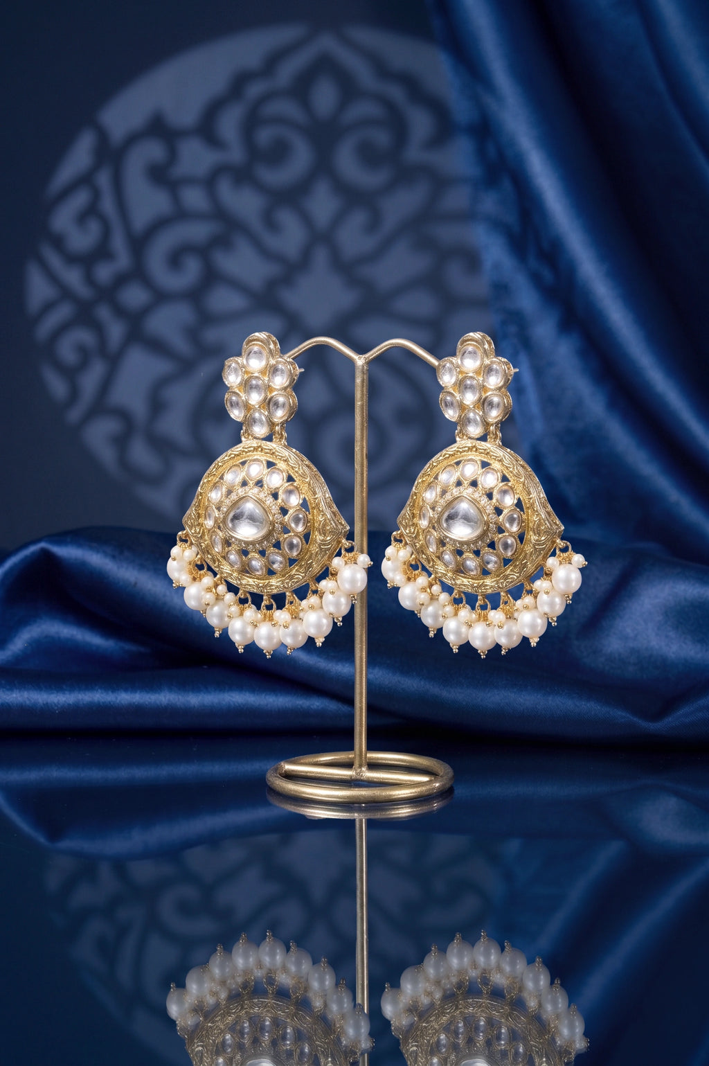 Golden kundan earring