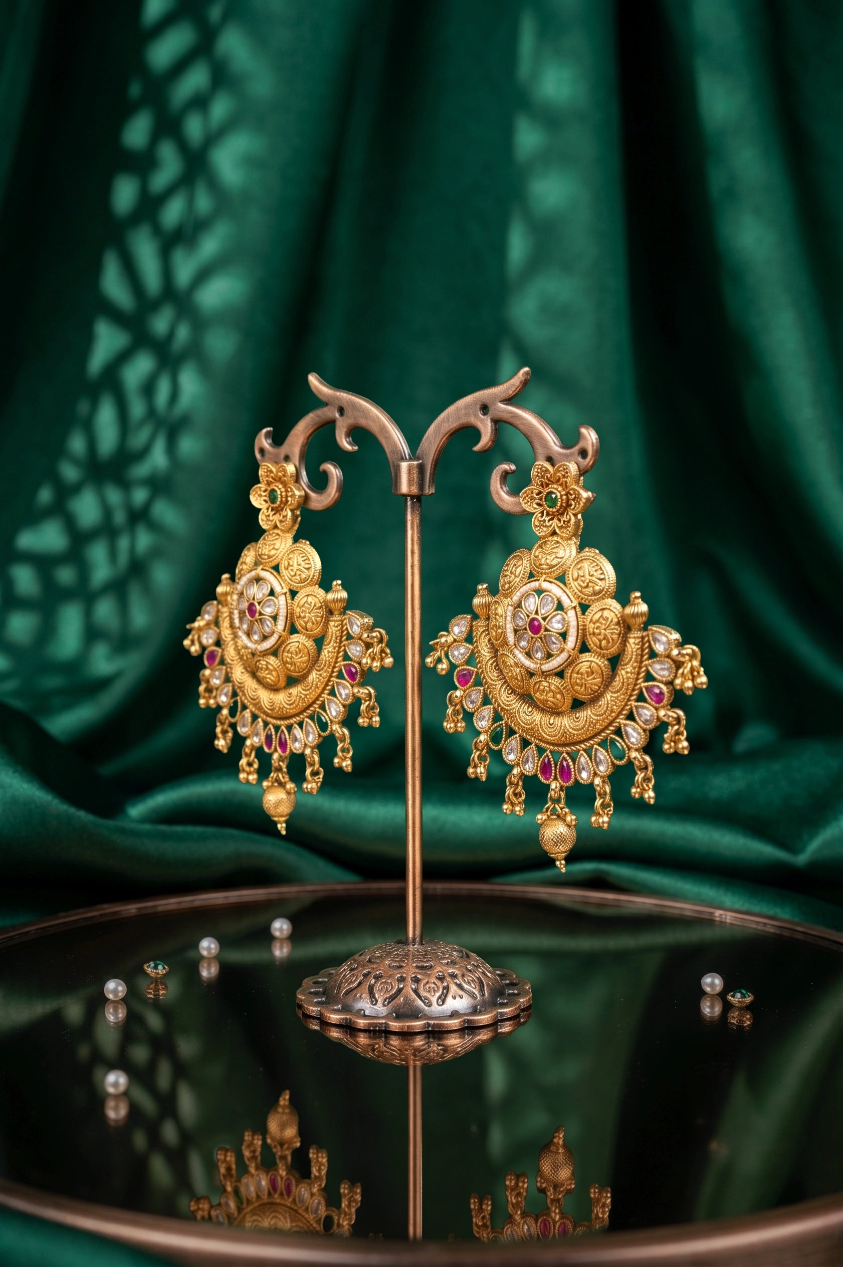 Glittering polki earring