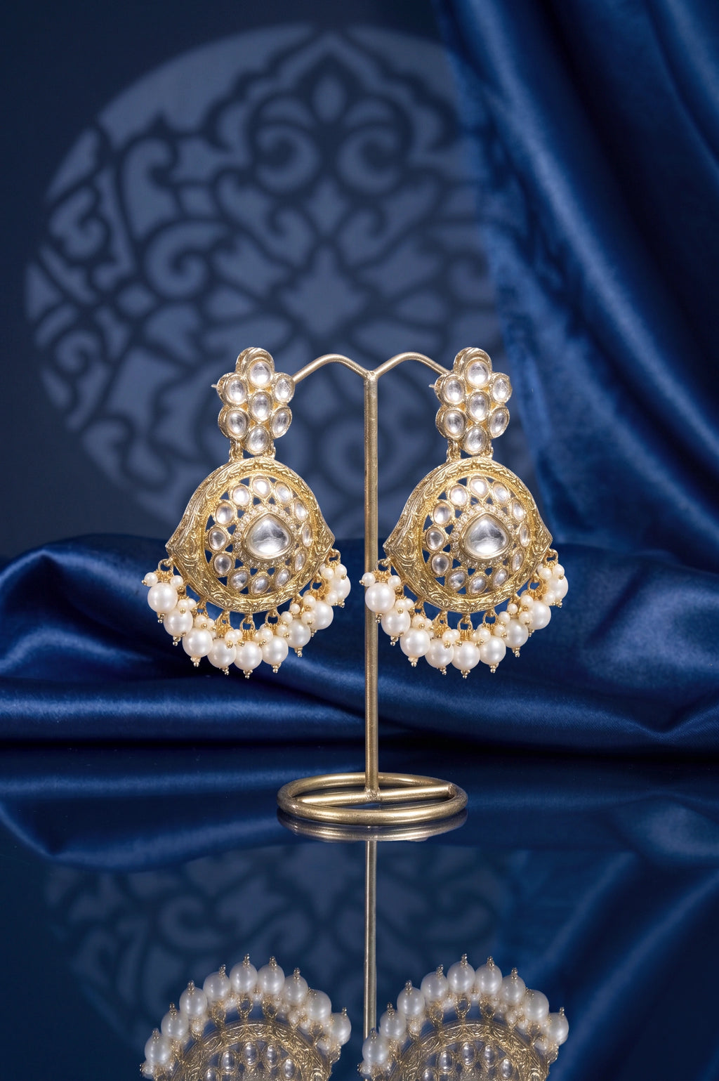 Golden kundan earring