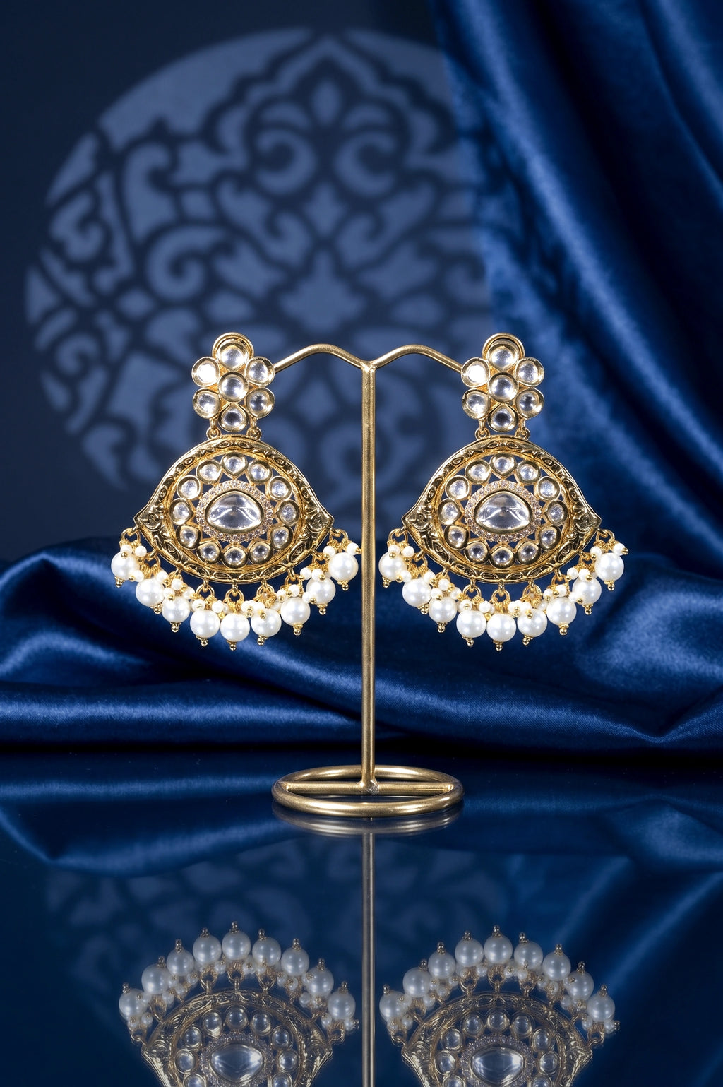 Golden kundan earring