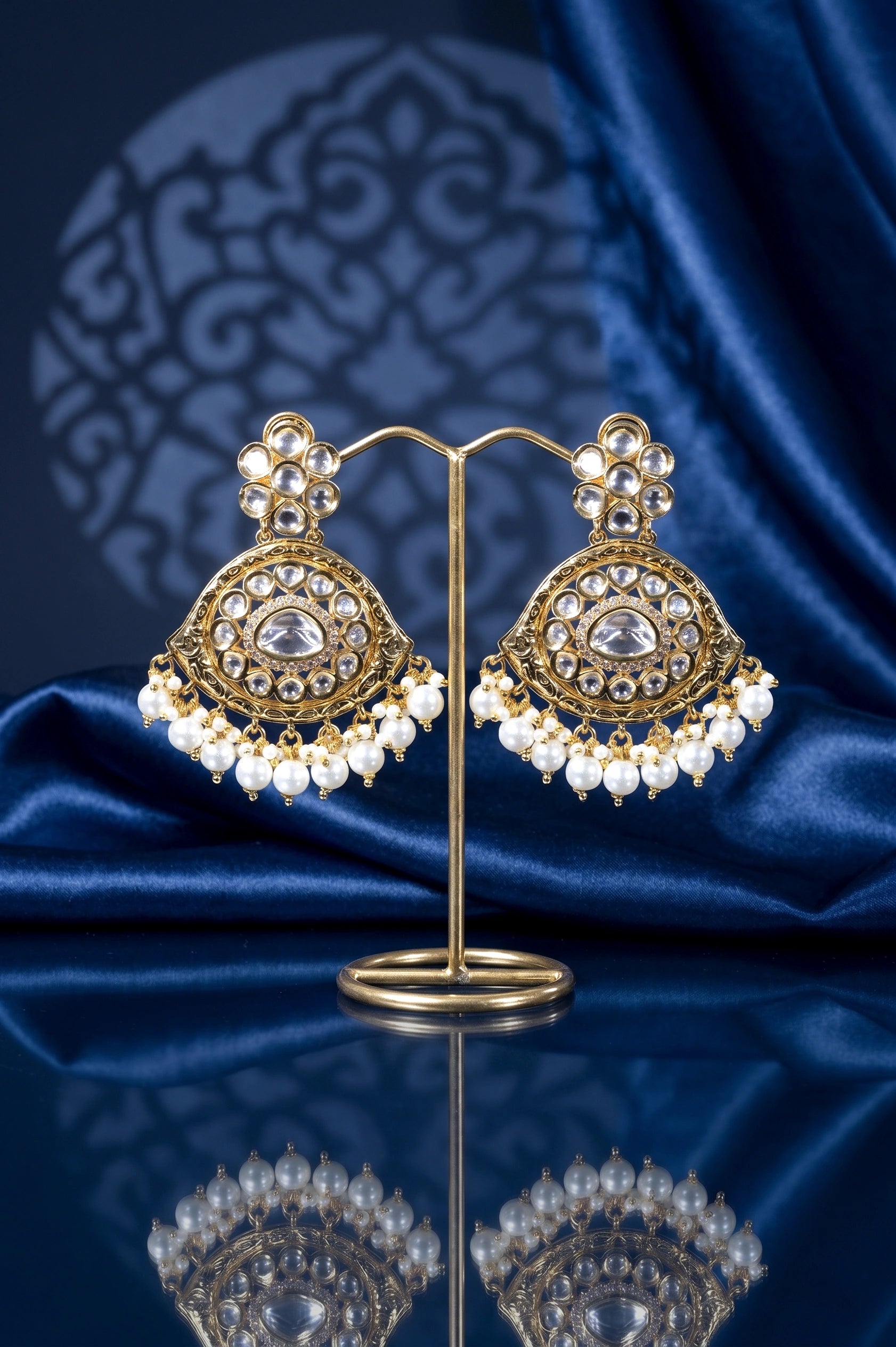 Golden kundan earring