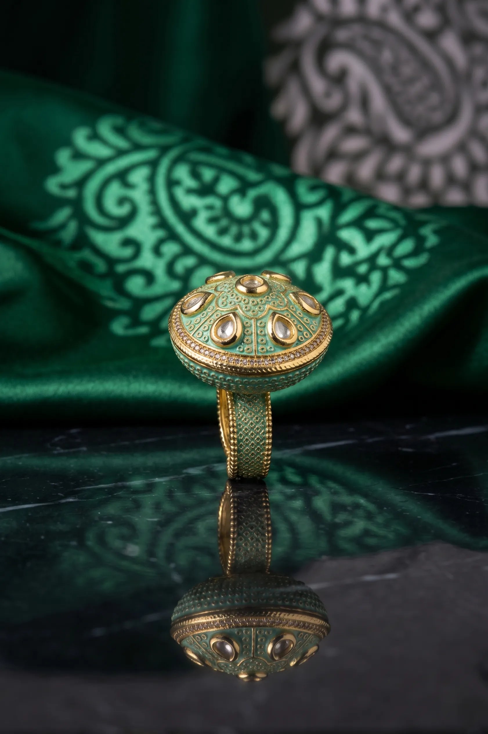 Infinite Kundan ring