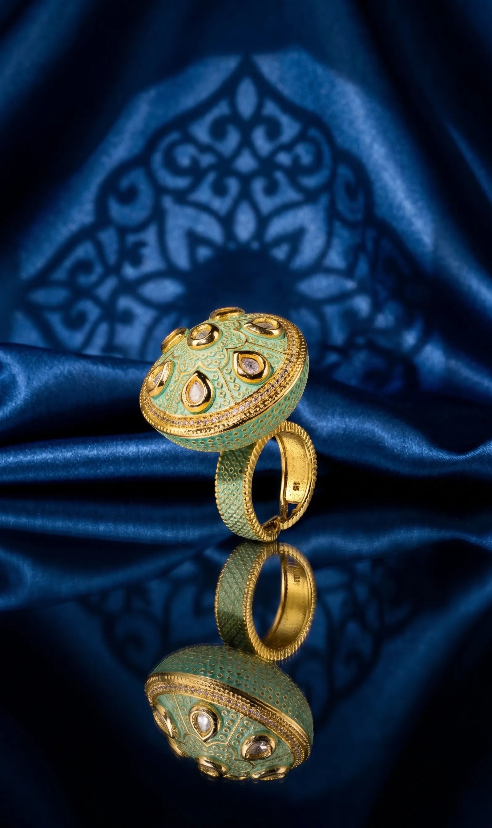 Infinite Kundan ring