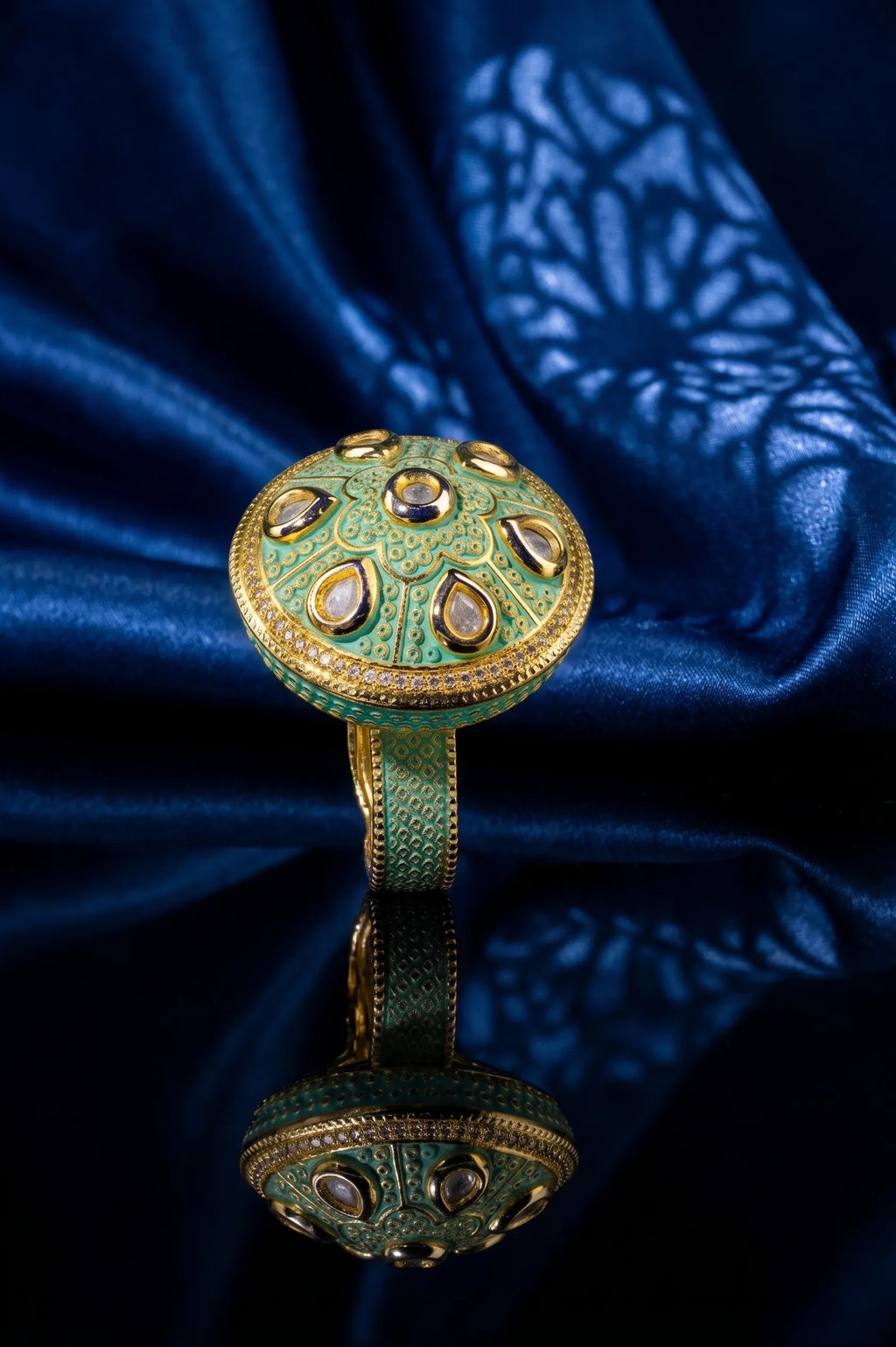 Infinite Kundan ring