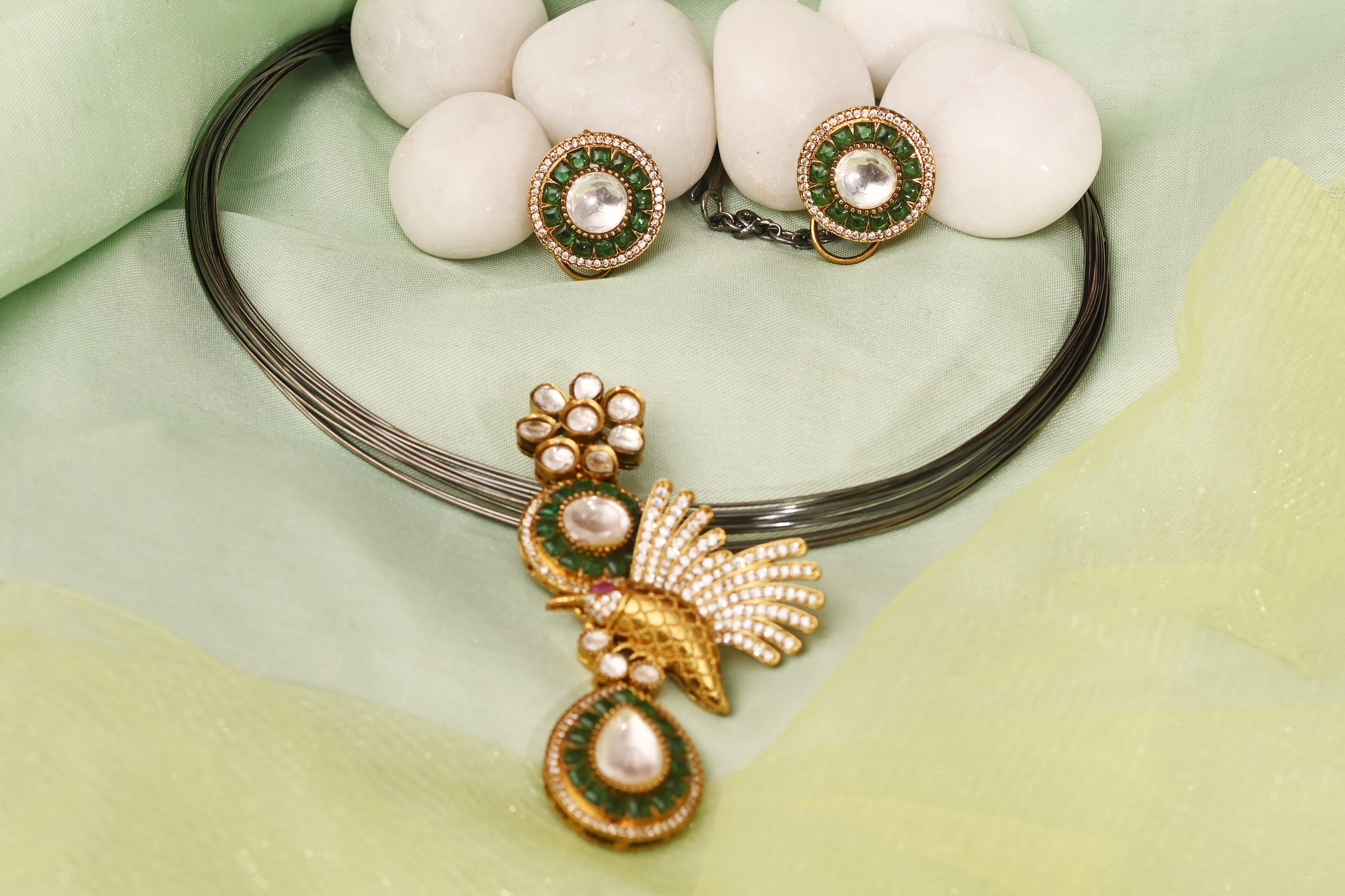 Adaa-e-Noor Necklace Set